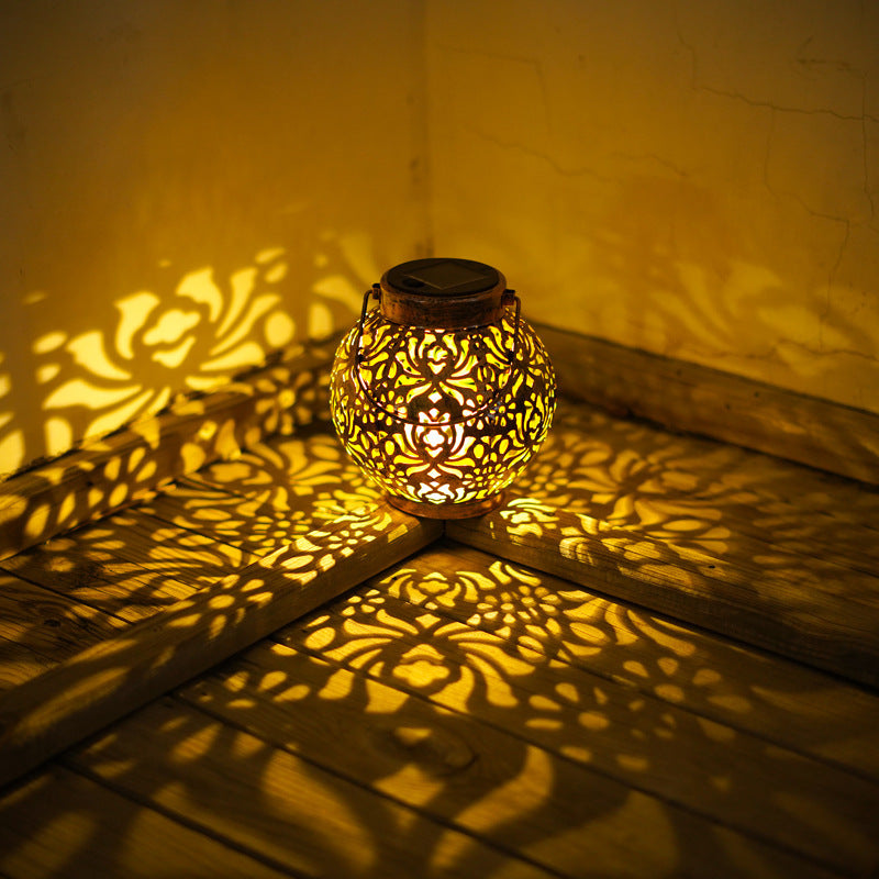 ☀️ 50% RABATT 🌙 | Hängande Solcellslykta – Blomformad Utskärning & IP55 Vattentät