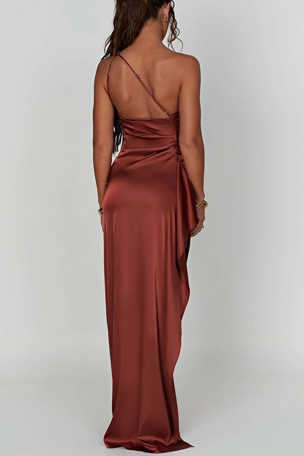 Passar dina kurvor Satin One Shoulder Drape Slit Maxi Dres