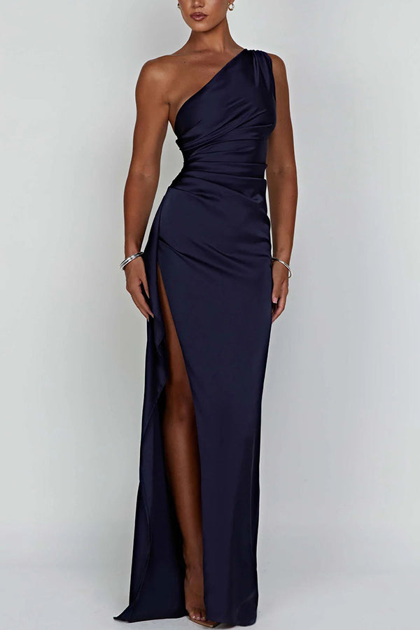 Passar dina kurvor Satin One Shoulder Drape Slit Maxi Dres
