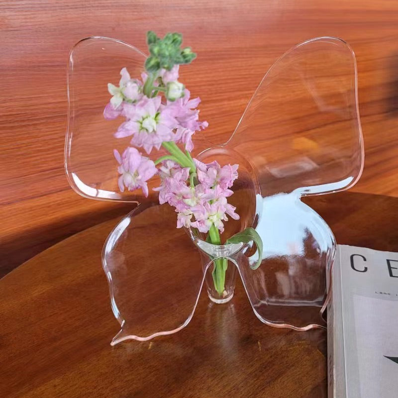 🔥🎁Nyhet 50 % RABATT🔥 🦋 Genomskinlig fjärilsvas – kristallklar plast, stabil bas. Perfekt för blommor, bordsdekorationer och presenter! ✨💐