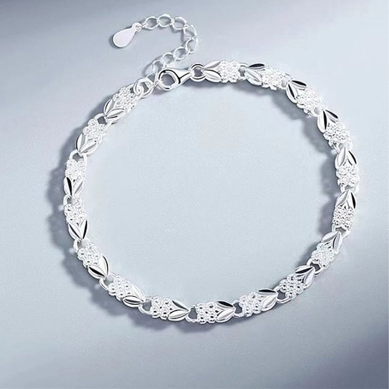 🎉✨ 50 % rabatt！Elegant gnistrande Lucky Clover Armband, Smycke för kvinnor