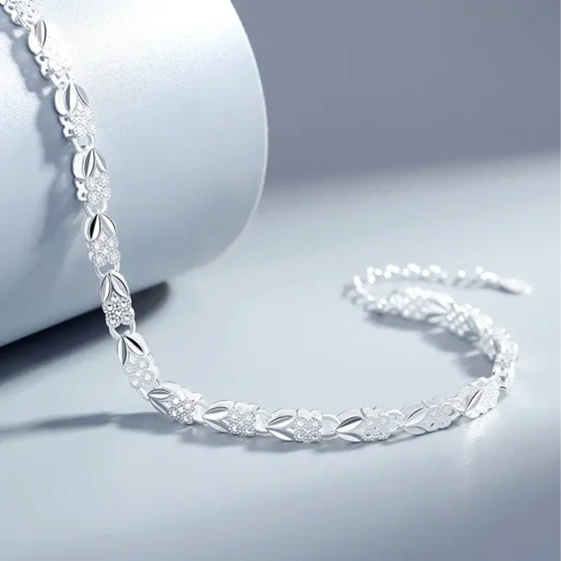 🎉✨ 50 % rabatt！Elegant gnistrande Lucky Clover Armband, Smycke för kvinnor