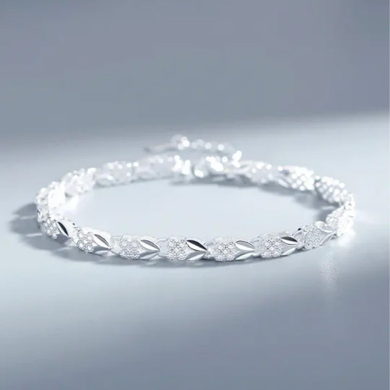 🎉✨ 50 % rabatt！Elegant gnistrande Lucky Clover Armband, Smycke för kvinnor