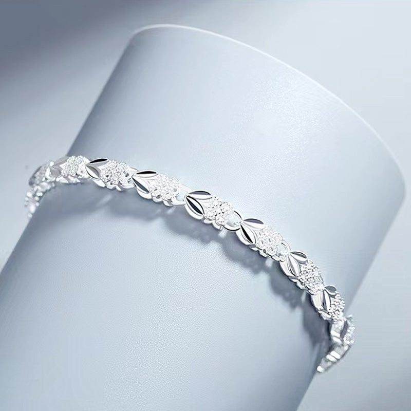 🎉✨ 50 % rabatt！Elegant gnistrande Lucky Clover Armband, Smycke för kvinnor