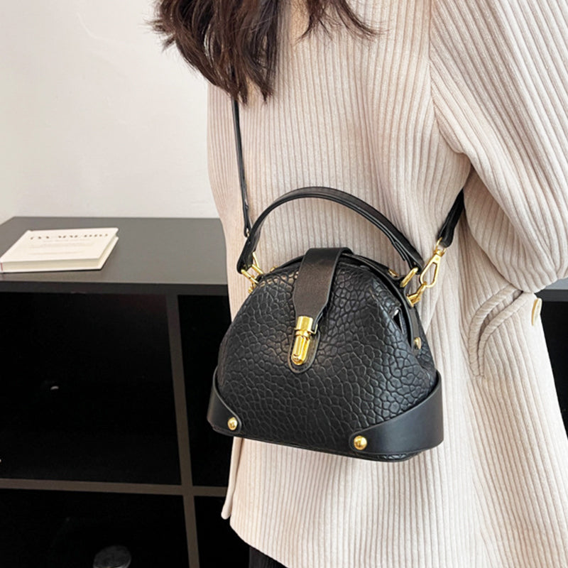 👜 50% RABATT NU! 🎨 Färgblockad Väska – Stilren, Metallhårdvara & Multi-Väg – Handburen eller Crossbody ✨