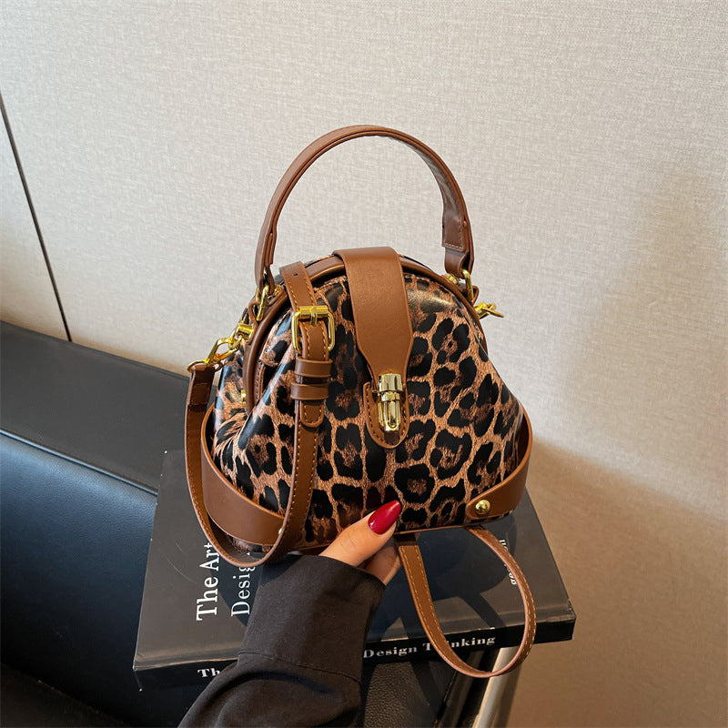 👜 50% RABATT NU! 🎨 Färgblockad Väska – Stilren, Metallhårdvara & Multi-Väg – Handburen eller Crossbody ✨