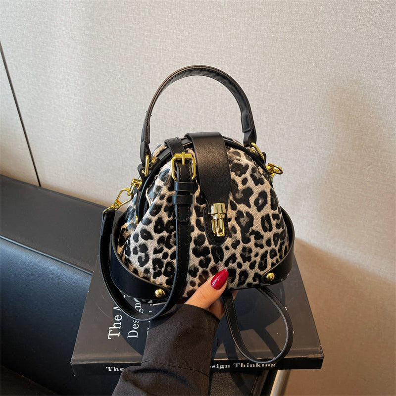 👜 50% RABATT NU! 🎨 Färgblockad Väska – Stilren, Metallhårdvara & Multi-Väg – Handburen eller Crossbody ✨