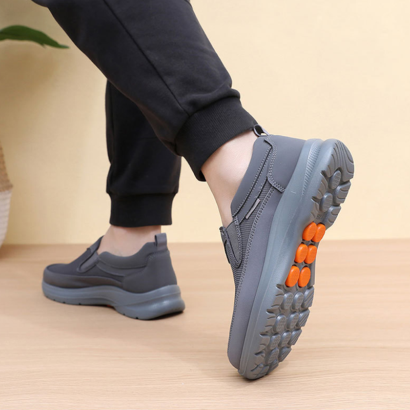 👟 50% RABATT NU! ✨ Ortopediska Andningsbara Slip-On-Sneakers för Män - Stödjer Sulgång med Minnesskuminsatser för Bekväm Heltidsanvändning 🏃‍♂️💨