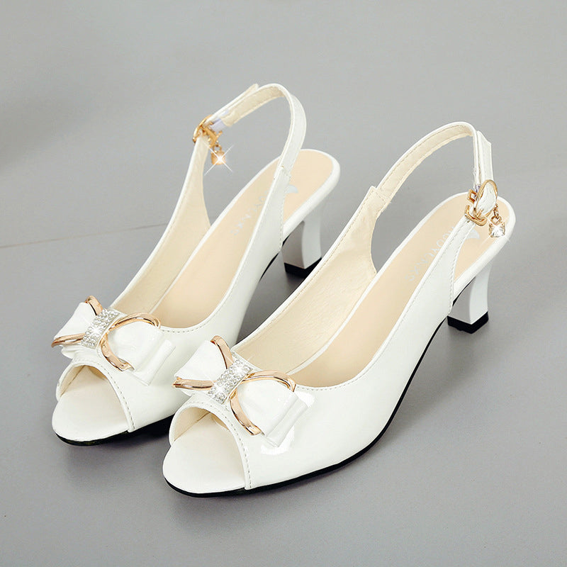 👡 50% RABATT NU! 🎀 Kvinnors Eleganta Peep-Toe Slingback Sandaler – Rosedetalj, Mellanklack & Justerbar Rem ✨