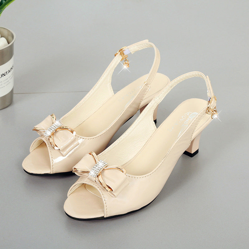 👡 50% RABATT NU! 🎀 Kvinnors Eleganta Peep-Toe Slingback Sandaler – Rosedetalj, Mellanklack & Justerbar Rem ✨