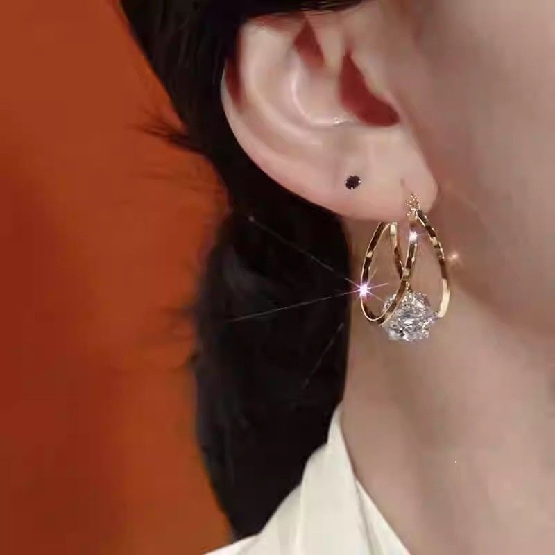 💎 50% RABATT NU! ✨ Örhängen med dubbla ringar & glittrande zirkonia-kulor – Eleganta & lätta – Perfekta för vardag eller fest – säker låsmekanism ✨
