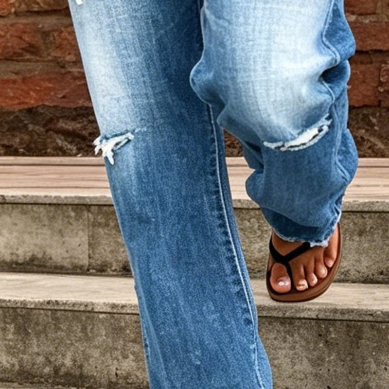 👖 50% RABATT NU! 🔥 Slim fit-jeans med utsvängda ben i sliten stil – Stretchig denim & vintage-look – Slitna detaljer & smickrande passform – perfekta för streetstyle eller lediga dagar ✨